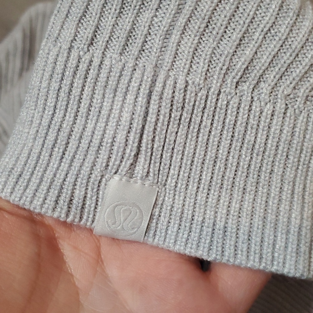 NWOT Lululemon Reversible Crossover Sweater. Heathered Core Ultra Light Grey. 4. - Picture 6 of 10